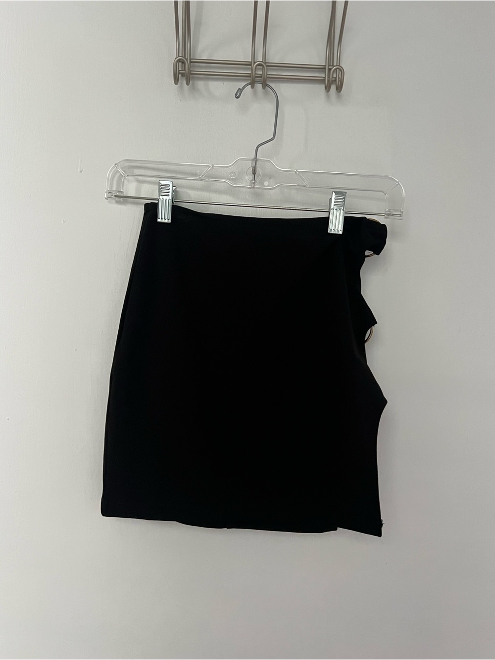 Classic Black Side Gold Ring Mini Skirt